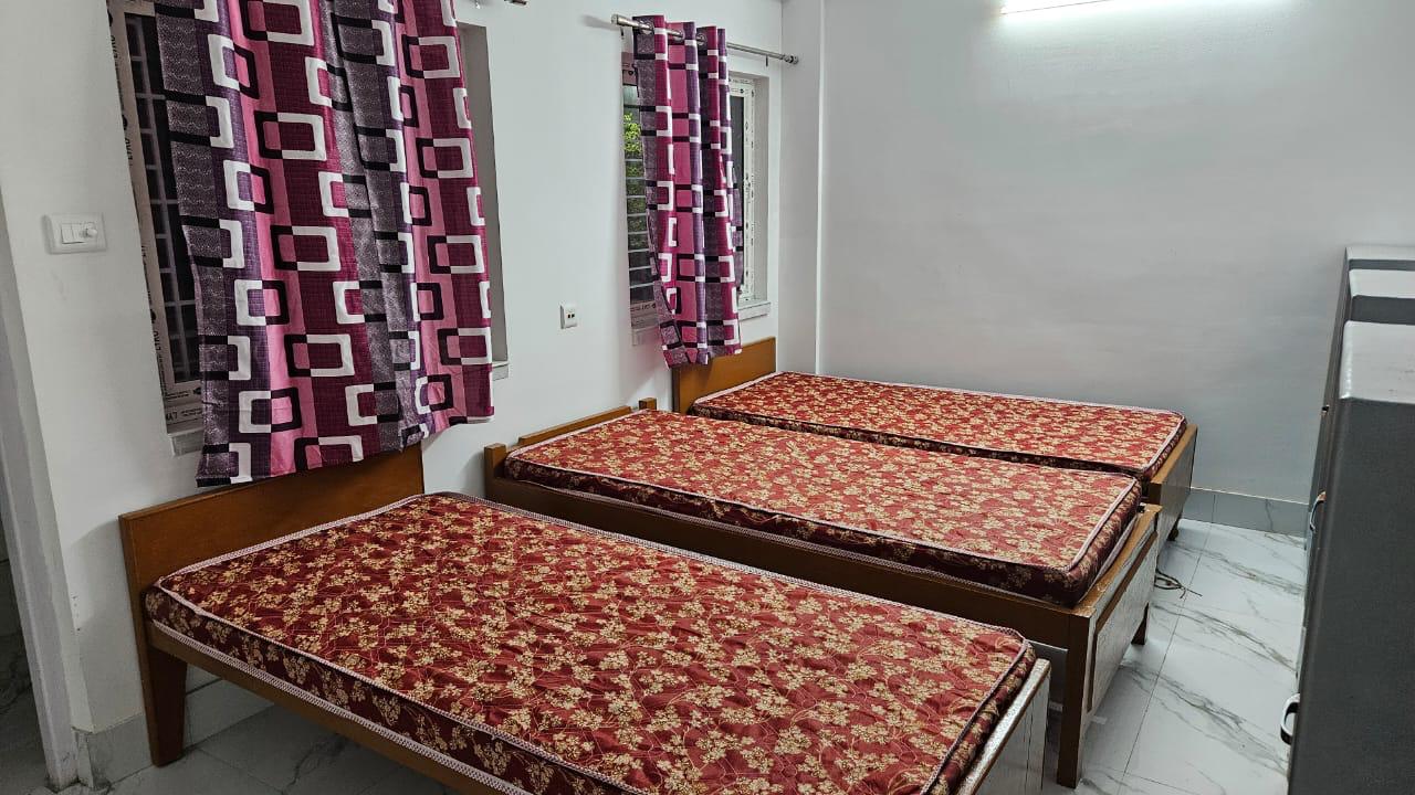 Triple sharing room with natural light